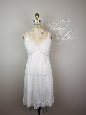 Romantic Vintage 1950's White Lace Trimmed Slip Chemise Bust Size 36-38